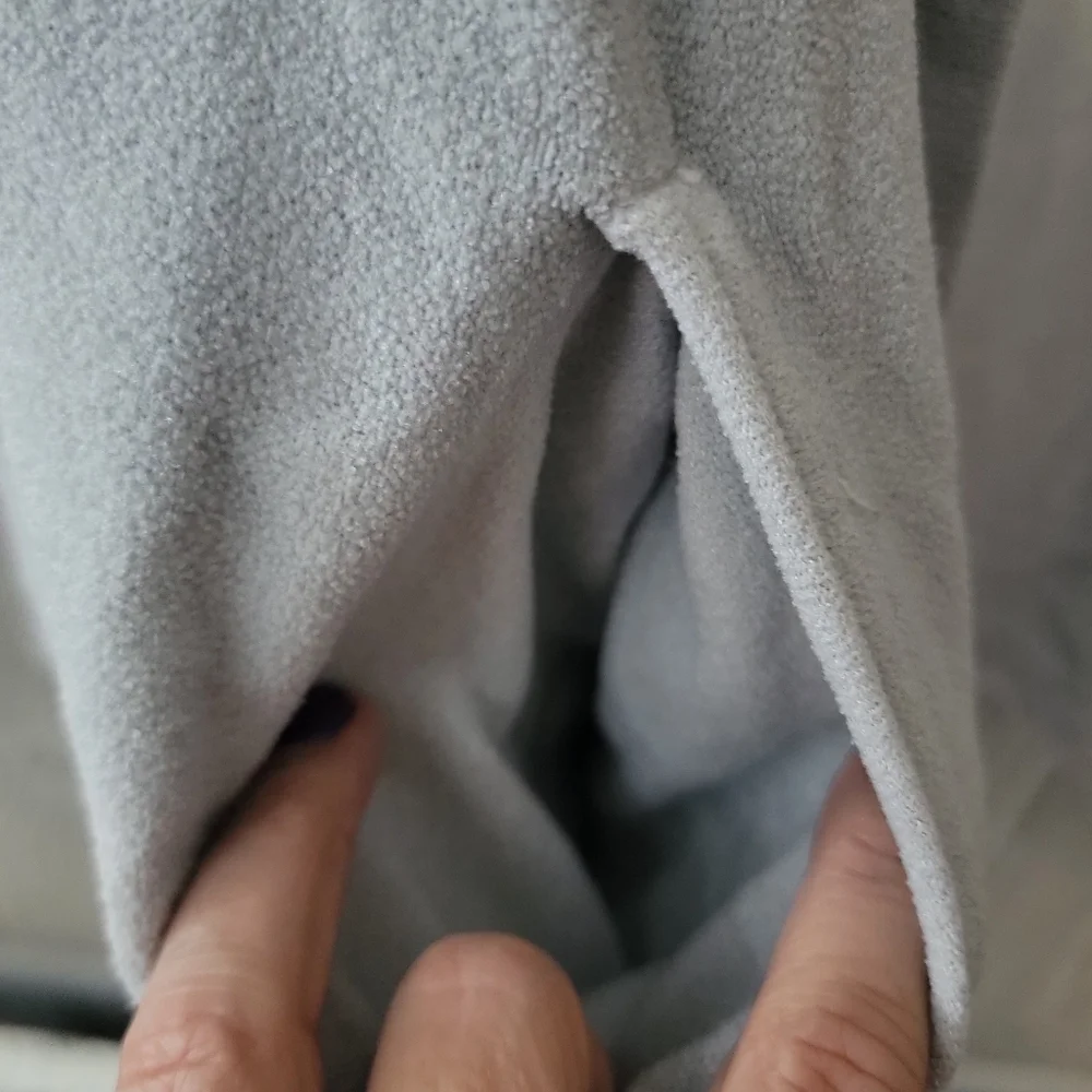 ♡Barefoot Dreams Light Gray Women's‎ Cardigan Sweater, Minor Wash Wear.
